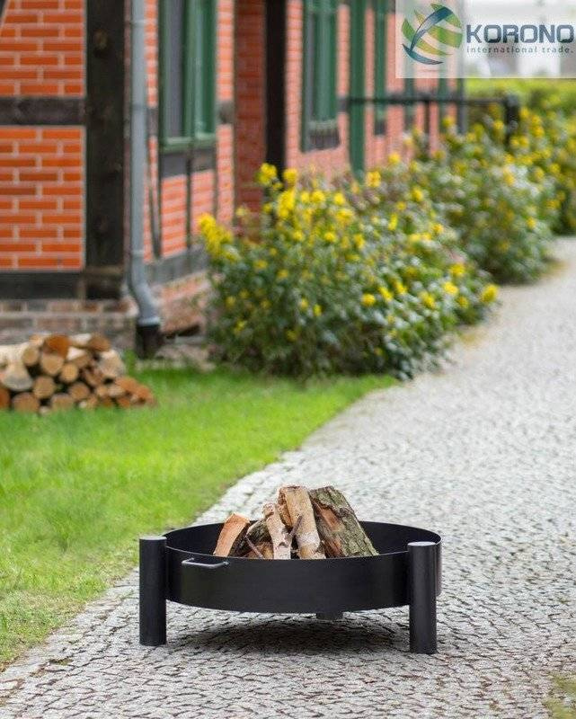 Grill na trójnogu Korono KOR104 plus KOR322 80/80cm z rusztem ze stali czarnej oraz palenisko ogrodowe