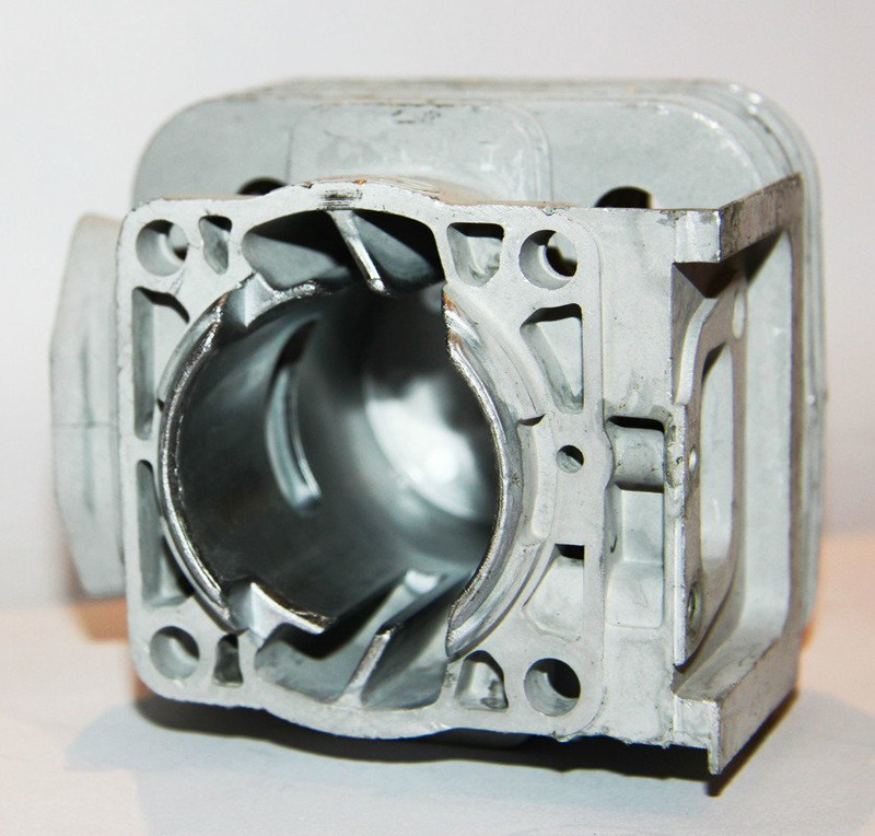 Cylinder do kosy spalinowej InternetTrade KCYL40 pod tłok 40 pasuje do większości kos spalinowych