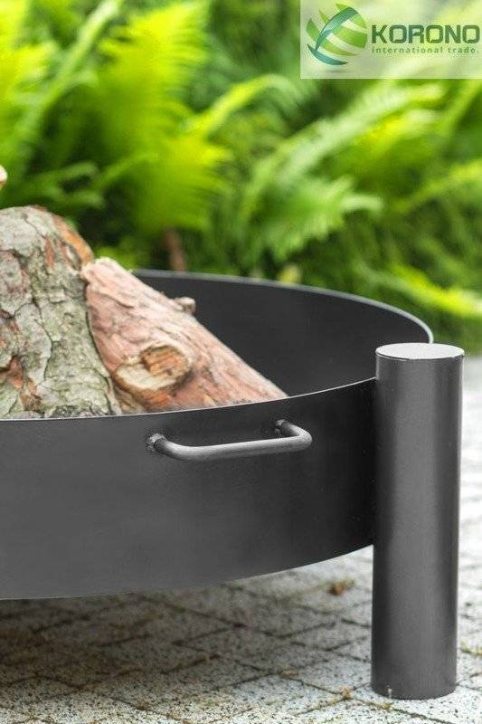 Grill na trójnogu Korono KOR104 plus KOR322 80/80cm z rusztem ze stali czarnej oraz palenisko ogrodowe