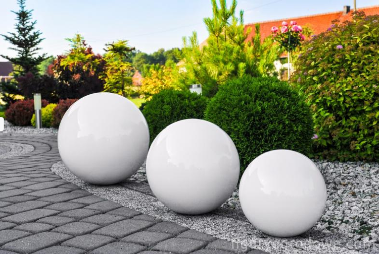 Kula ogrodowa Era 50cm kula dekoracyjna z żywicy poliestrowej biała